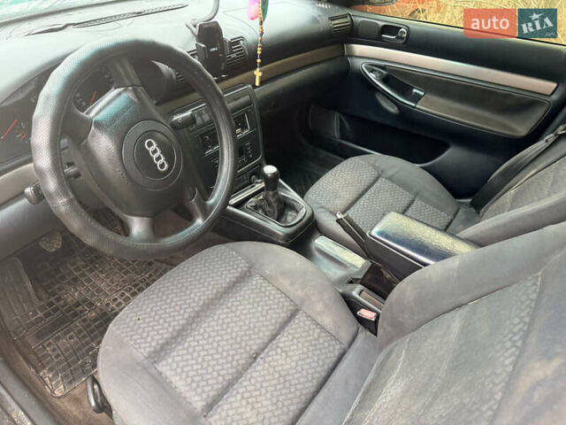 Зелений Ауді А4, об'ємом двигуна 1.8 л та пробігом 381 тис. км за 2600 $, фото 4 на Automoto.ua