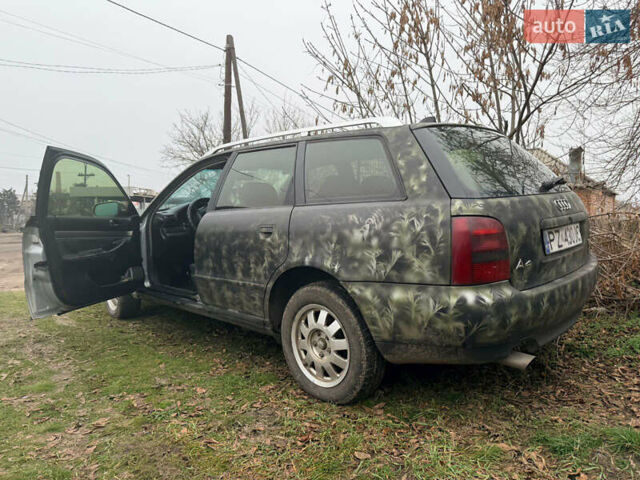 Зелений Ауді А4, об'ємом двигуна 1.8 л та пробігом 381 тис. км за 2600 $, фото 5 на Automoto.ua
