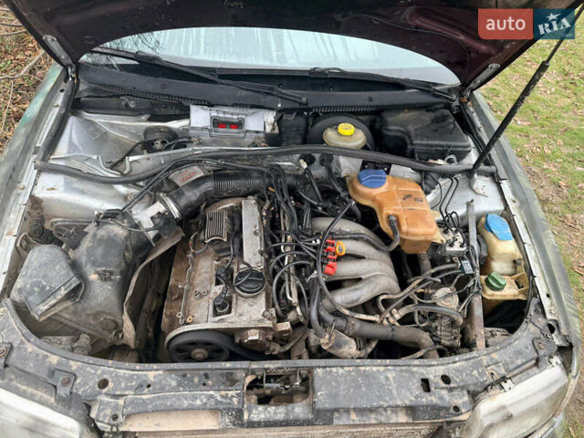 Зелений Ауді А4, об'ємом двигуна 1.8 л та пробігом 381 тис. км за 2600 $, фото 2 на Automoto.ua