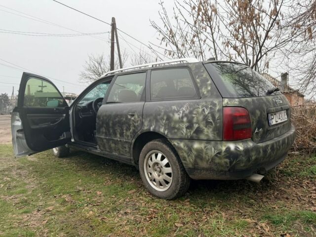 Зелений Ауді А4, об'ємом двигуна 1.8 л та пробігом 380 тис. км за 2600 $, фото 4 на Automoto.ua