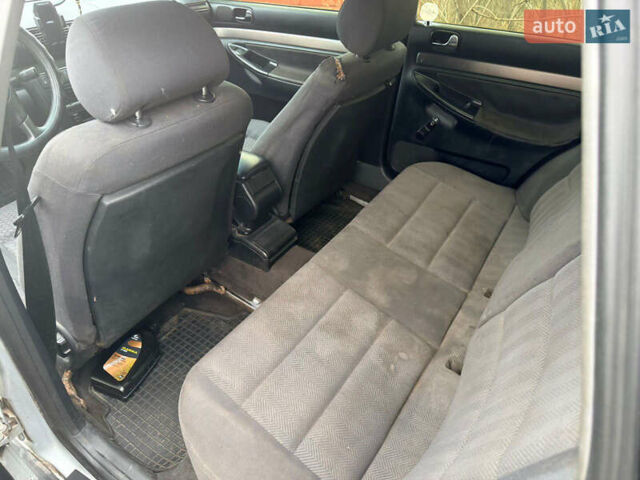 Зелений Ауді А4, об'ємом двигуна 1.8 л та пробігом 381 тис. км за 2600 $, фото 3 на Automoto.ua