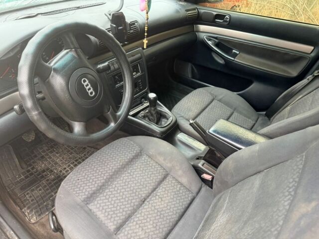 Зелений Ауді А4, об'ємом двигуна 1.8 л та пробігом 380 тис. км за 2600 $, фото 3 на Automoto.ua