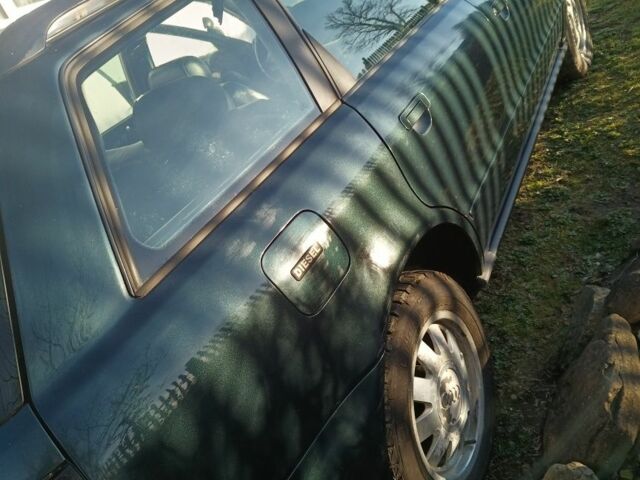 Зелений Ауді А4, об'ємом двигуна 1.9 л та пробігом 250 тис. км за 2800 $, фото 2 на Automoto.ua