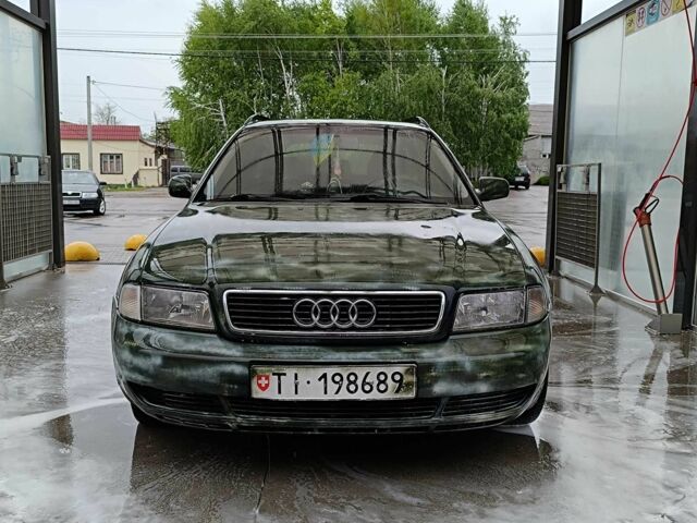 Зеленый Ауди А4, объемом двигателя 1.8 л и пробегом 400 тыс. км за 2000 $, фото 3 на Automoto.ua
