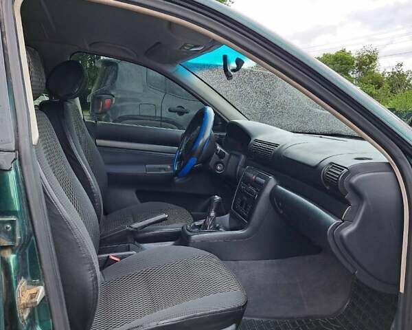 Зеленый Ауди А4, объемом двигателя 1.9 л и пробегом 341 тыс. км за 3850 $, фото 4 на Automoto.ua