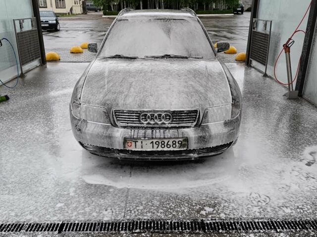 Зеленый Ауди А4, объемом двигателя 1.8 л и пробегом 400 тыс. км за 2000 $, фото 4 на Automoto.ua