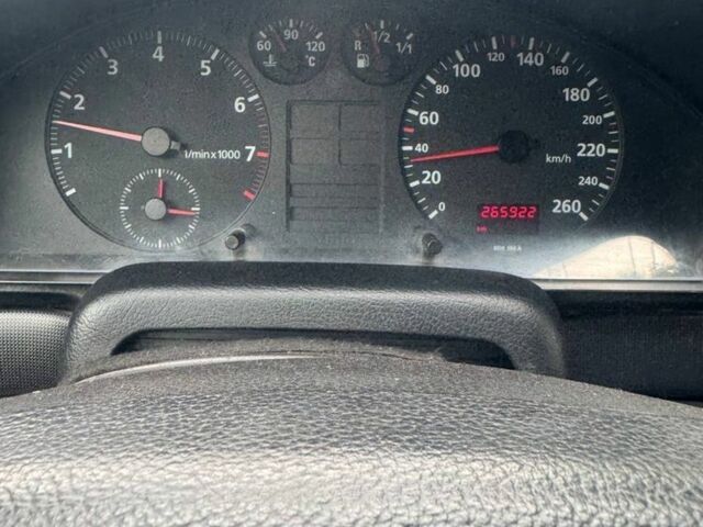 Зелений Ауді А4, об'ємом двигуна 1.8 л та пробігом 2 тис. км за 1300 $, фото 3 на Automoto.ua