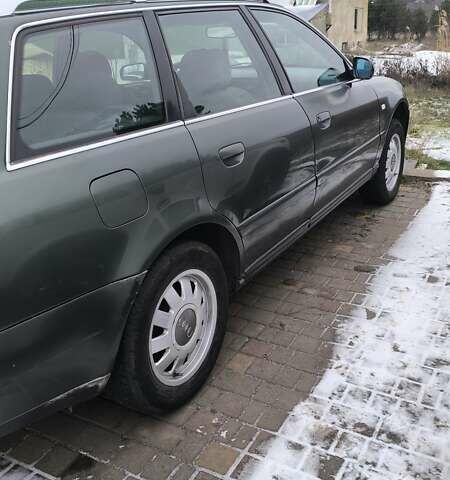 Зелений Ауді А4, об'ємом двигуна 1.9 л та пробігом 445 тис. км за 3200 $, фото 3 на Automoto.ua