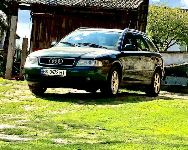 Зеленый Ауди А4, объемом двигателя 1.6 л и пробегом 300 тыс. км за 4100 $, фото 1 на Automoto.ua