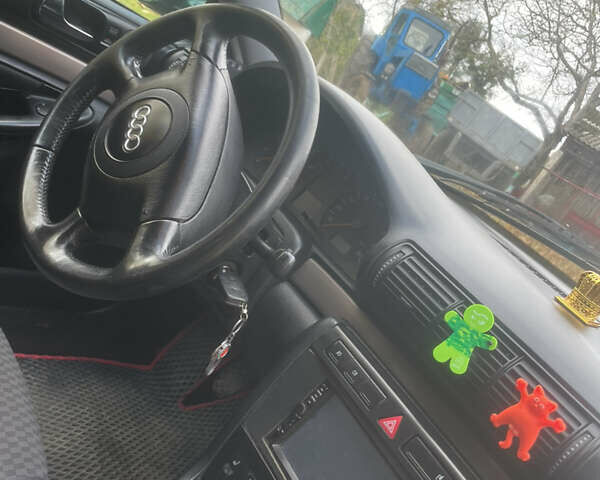 Зеленый Ауди А4, объемом двигателя 1.6 л и пробегом 300 тыс. км за 4100 $, фото 11 на Automoto.ua