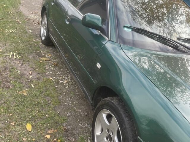 Зеленый Ауди А4, объемом двигателя 1.6 л и пробегом 300 тыс. км за 4100 $, фото 2 на Automoto.ua