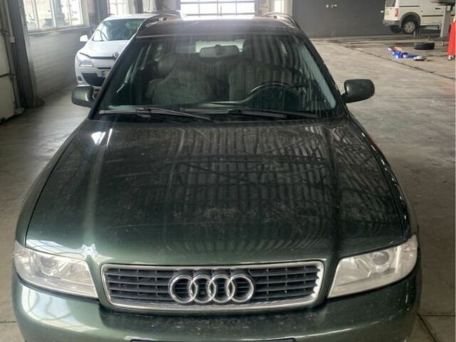 Зеленый Ауди А4, объемом двигателя 1.9 л и пробегом 200 тыс. км за 3700 $, фото 2 на Automoto.ua