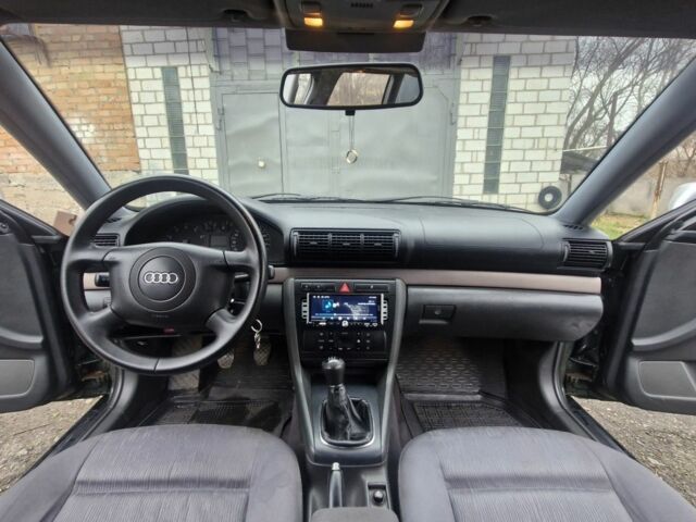 Зеленый Ауди А4, объемом двигателя 1.6 л и пробегом 290 тыс. км за 4800 $, фото 4 на Automoto.ua