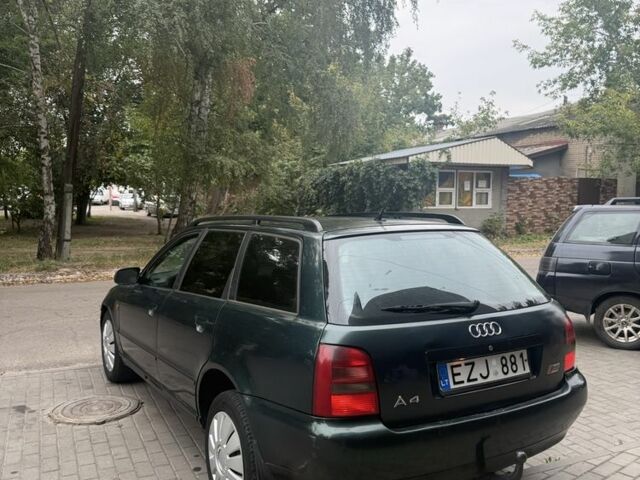 Зеленый Ауди А4, объемом двигателя 1.9 л и пробегом 400 тыс. км за 1500 $, фото 4 на Automoto.ua