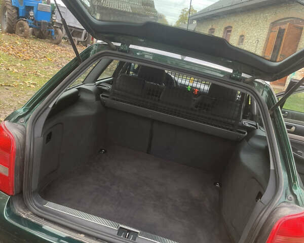 Зеленый Ауди А4, объемом двигателя 1.6 л и пробегом 300 тыс. км за 4100 $, фото 9 на Automoto.ua