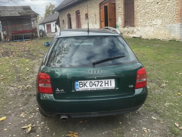 Зеленый Ауди А4, объемом двигателя 1.6 л и пробегом 300 тыс. км за 4100 $, фото 5 на Automoto.ua