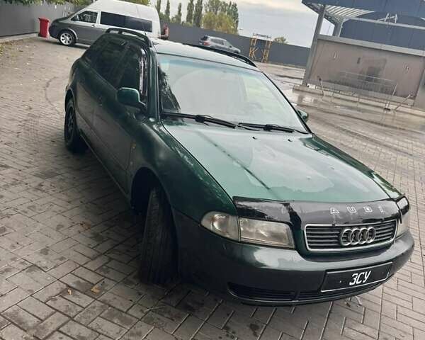 Зеленый Ауди А4, объемом двигателя 1.8 л и пробегом 300 тыс. км за 1450 $, фото 3 на Automoto.ua