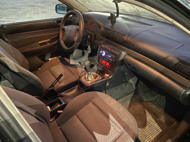 Зелений Ауді А4, об'ємом двигуна 1.9 л та пробігом 250 тис. км за 1500 $, фото 4 на Automoto.ua