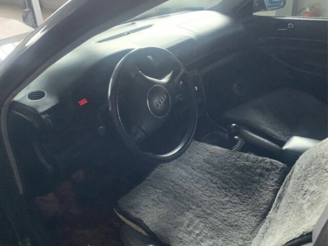 Зеленый Ауди А4, объемом двигателя 1.9 л и пробегом 200 тыс. км за 3700 $, фото 6 на Automoto.ua