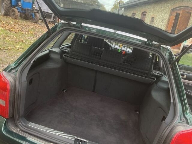 Зеленый Ауди А4, объемом двигателя 1.6 л и пробегом 300 тыс. км за 4100 $, фото 7 на Automoto.ua