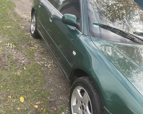 Зеленый Ауди А4, объемом двигателя 1.6 л и пробегом 300 тыс. км за 4100 $, фото 3 на Automoto.ua