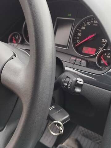 Зеленый Ауди А4, объемом двигателя 2 л и пробегом 201 тыс. км за 5899 $, фото 29 на Automoto.ua