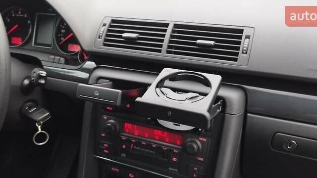 Зеленый Ауди А4, объемом двигателя 2 л и пробегом 201 тыс. км за 5899 $, фото 60 на Automoto.ua