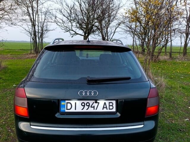 Зелений Ауді А4, об'ємом двигуна 1.8 л та пробігом 307 тис. км за 5700 $, фото 4 на Automoto.ua