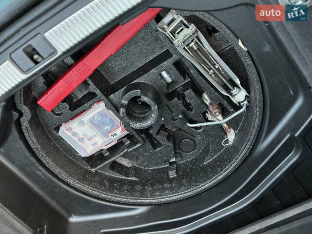 Зелений Ауді А4, об'ємом двигуна 1.8 л та пробігом 209 тис. км за 7450 $, фото 78 на Automoto.ua