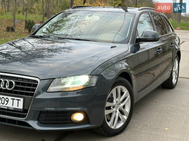 Зеленый Ауди А4, объемом двигателя 2 л и пробегом 213 тыс. км за 9600 $, фото 2 на Automoto.ua