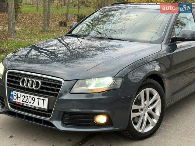 Зеленый Ауди А4, объемом двигателя 2 л и пробегом 213 тыс. км за 9600 $, фото 1 на Automoto.ua