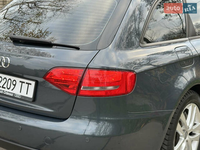 Зеленый Ауди А4, объемом двигателя 2 л и пробегом 213 тыс. км за 9600 $, фото 13 на Automoto.ua