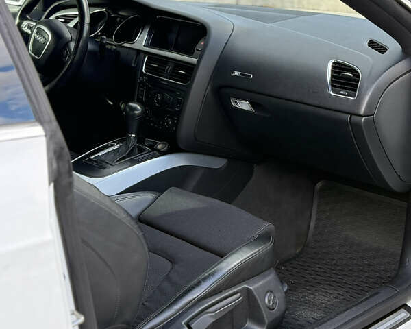 Ауди А5 2008 в Киеве на Automoto.ua Белый Ауди А5, объемом двигателя 2.7 л и пробегом 251 тыс. км за 8500 $, фото 12 на Automoto.ua