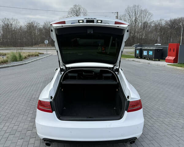Белый Ауди А5, объемом двигателя 2 л и пробегом 282 тыс. км за 9999 $, фото 48 на Automoto.ua
