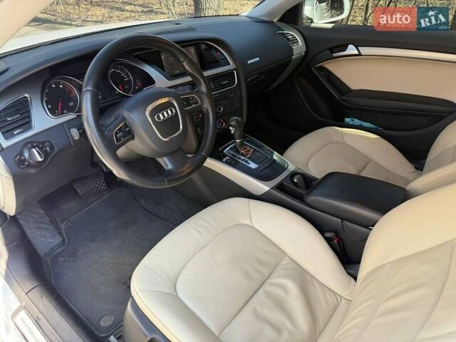 Белый Ауди А5, объемом двигателя 1.8 л и пробегом 267 тыс. км за 9500 $, фото 2 на Automoto.ua