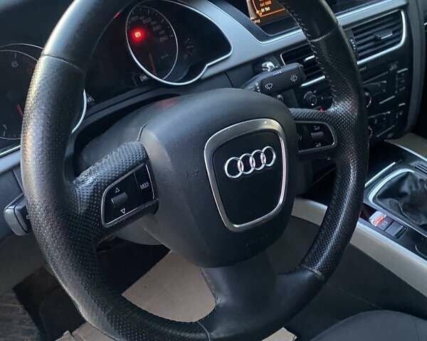 Белый Ауди А5, объемом двигателя 1.98 л и пробегом 210 тыс. км за 10500 $, фото 6 на Automoto.ua