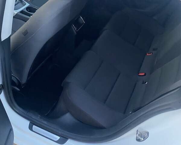 Белый Ауди А5, объемом двигателя 1.98 л и пробегом 210 тыс. км за 10500 $, фото 4 на Automoto.ua