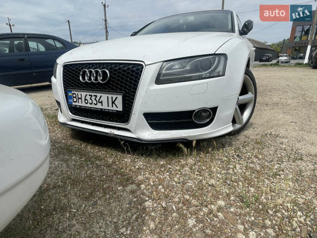 Белый Ауди А5, объемом двигателя 1.98 л и пробегом 230 тыс. км за 11000 $, фото 1 на Automoto.ua