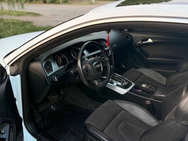 Белый Ауди А5, объемом двигателя 2 л и пробегом 140 тыс. км за 9500 $, фото 1 на Automoto.ua