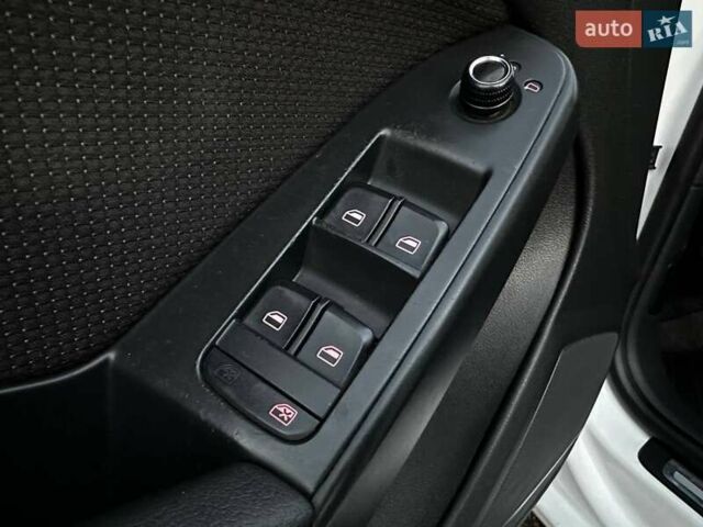 Білий Ауді A5, об'ємом двигуна 1.98 л та пробігом 244 тис. км за 13300 $, фото 28 на Automoto.ua