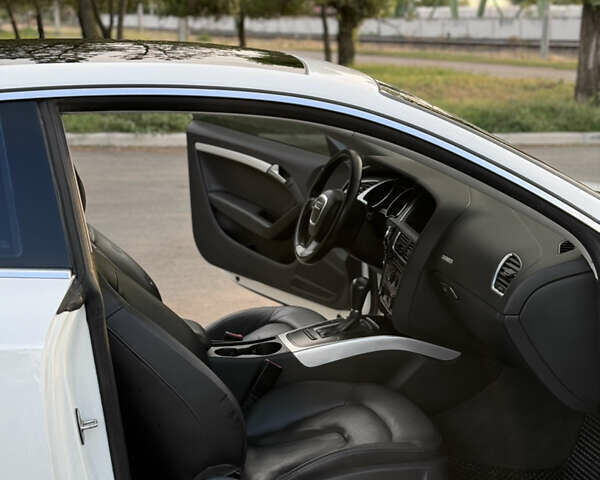 Белый Ауди А5, объемом двигателя 1.98 л и пробегом 267 тыс. км за 10500 $, фото 3 на Automoto.ua
