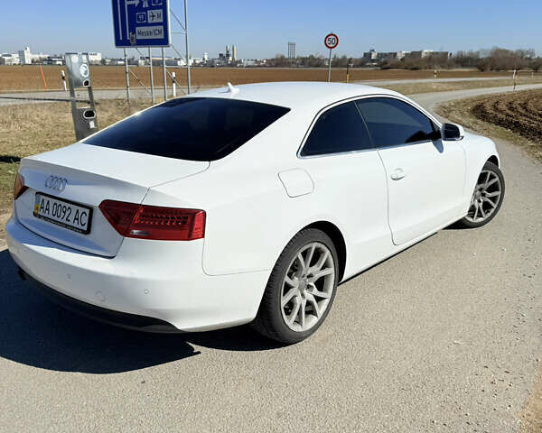 Белый Ауди А5, объемом двигателя 1.98 л и пробегом 210 тыс. км за 10500 $, фото 1 на Automoto.ua