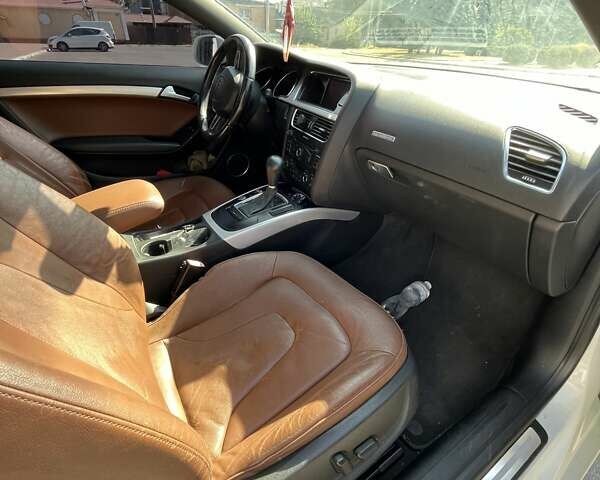 Белый Ауди А5, объемом двигателя 1.98 л и пробегом 180 тыс. км за 11700 $, фото 8 на Automoto.ua