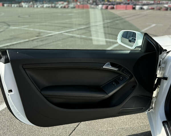 Белый Ауди А5, объемом двигателя 1.98 л и пробегом 218 тыс. км за 9990 $, фото 18 на Automoto.ua