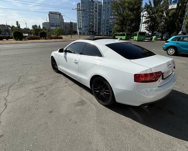 Белый Ауди А5, объемом двигателя 1.98 л и пробегом 180 тыс. км за 11700 $, фото 3 на Automoto.ua