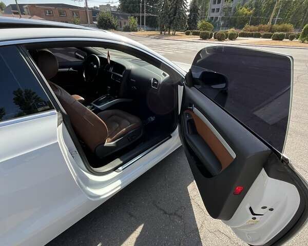 Белый Ауди А5, объемом двигателя 1.98 л и пробегом 180 тыс. км за 11700 $, фото 7 на Automoto.ua