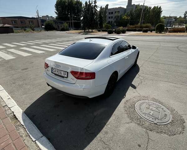 Белый Ауди А5, объемом двигателя 1.98 л и пробегом 180 тыс. км за 11700 $, фото 4 на Automoto.ua
