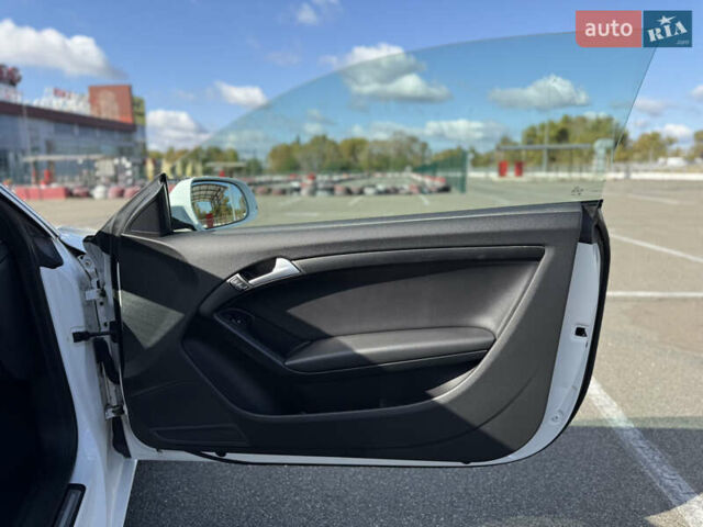 Белый Ауди А5, объемом двигателя 1.98 л и пробегом 218 тыс. км за 9990 $, фото 24 на Automoto.ua