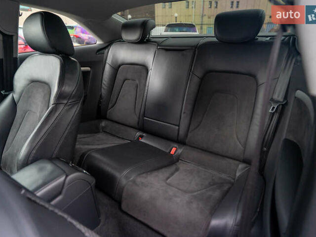 Білий Ауді A5, об'ємом двигуна 2 л та пробігом 155 тис. км за 13000 $, фото 18 на Automoto.ua