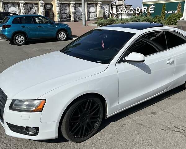 Белый Ауди А5, объемом двигателя 1.98 л и пробегом 180 тыс. км за 11700 $, фото 2 на Automoto.ua